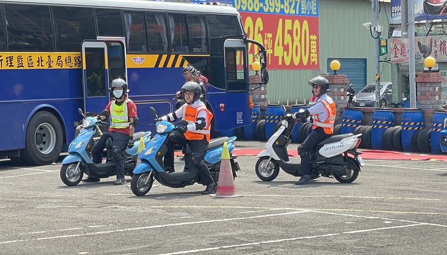 考到照不敢上路？公路總局補助民眾參加普通重機道路安駕課程