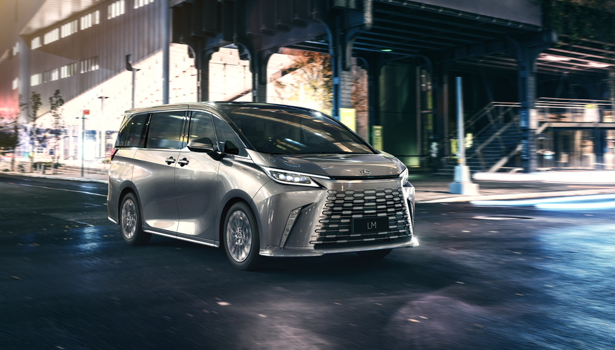 老闆的新車滿滿未來感！大改款Lexus LM 上海車展全球首發