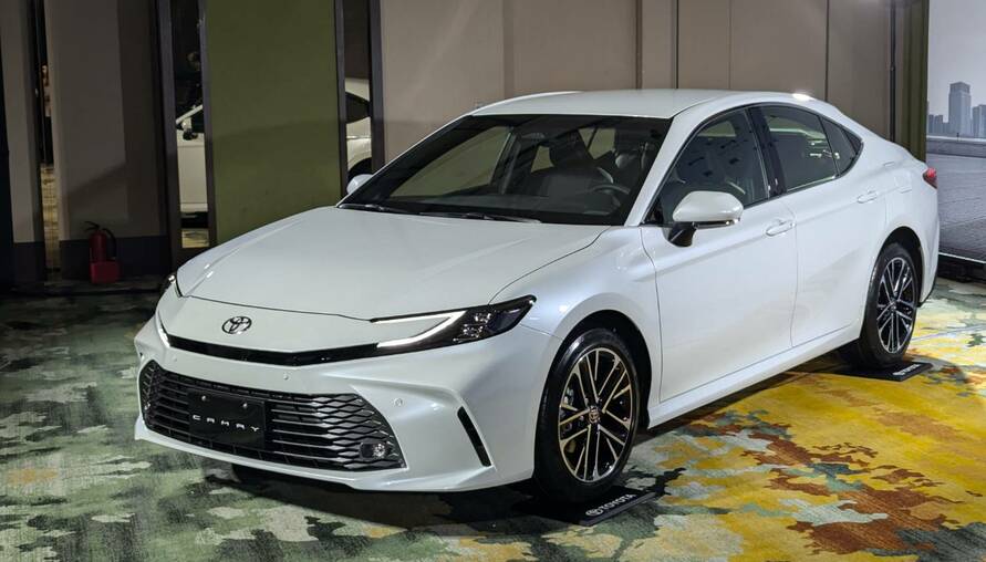 百萬內進口中大型房車＋1 !  TOYOTA大改款CAMRY  98.5萬元上市