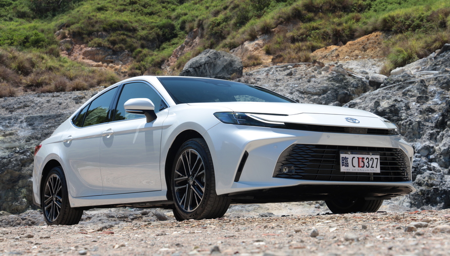 【四輪試駕評測】這配備與售價有點彿！TOYOTA 九代 CAMRY 2.0L汽油旗艦版