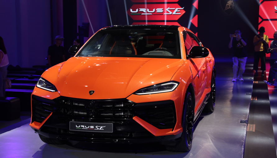 不為節能為性能！Lamborghini 首款混合動力Urus SE 1,298萬元起登台