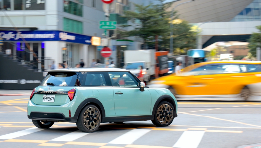 【四輪試駕評測】可愛暴徒！MINI COOPER S三門版