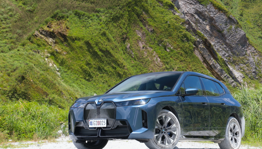 【四輪試駕評測】蘭陽平原裡的純電詩篇BMW iX xDrive45 M Sport
