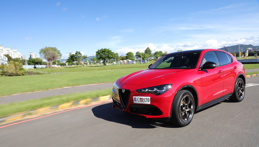 【四輪試駕評測】不負狂名18年！Alfa Romeo Stelvio  Intensa