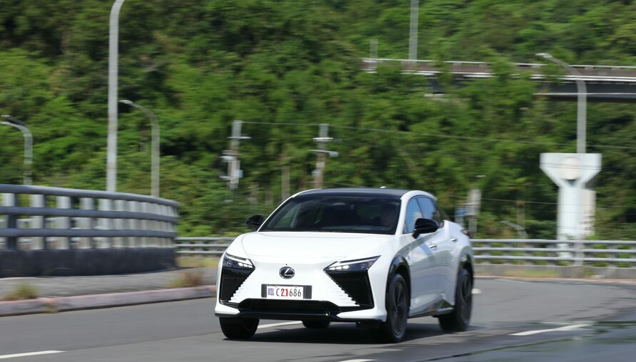 【試駕報導】LEXUS的電音搖滾！ RZ 550e F SPORT