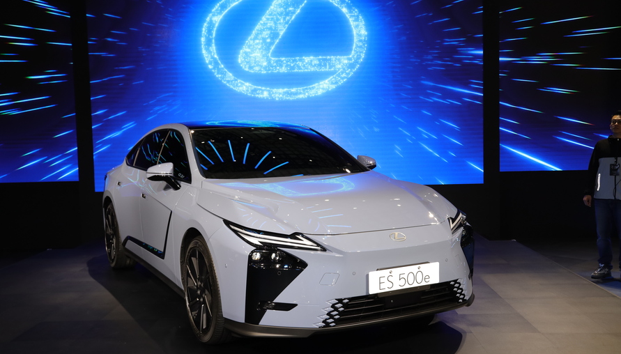 【2026台北車展】Lexus雙箭齊發！全新IS 189萬起上市 純電房車ES 500e首度現身