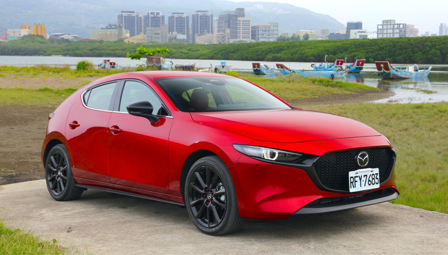 以「焔」為名淬鍊出都會紳士的本格浪漫：MAZDA3 HOMURA
