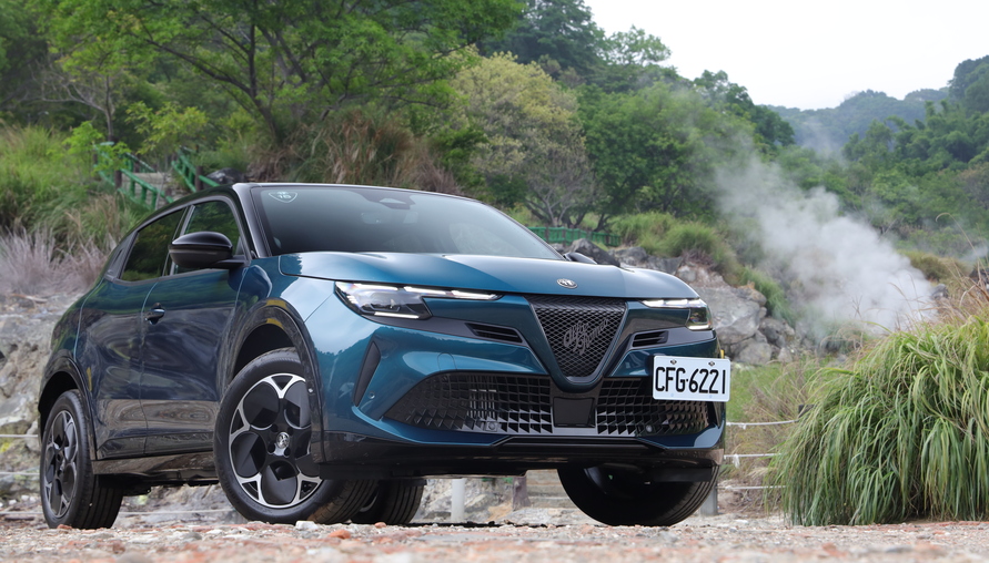 【四輪試駕評測】羊皮狼還是喜洋羊？Alfa Romeo Junior Ibrida 