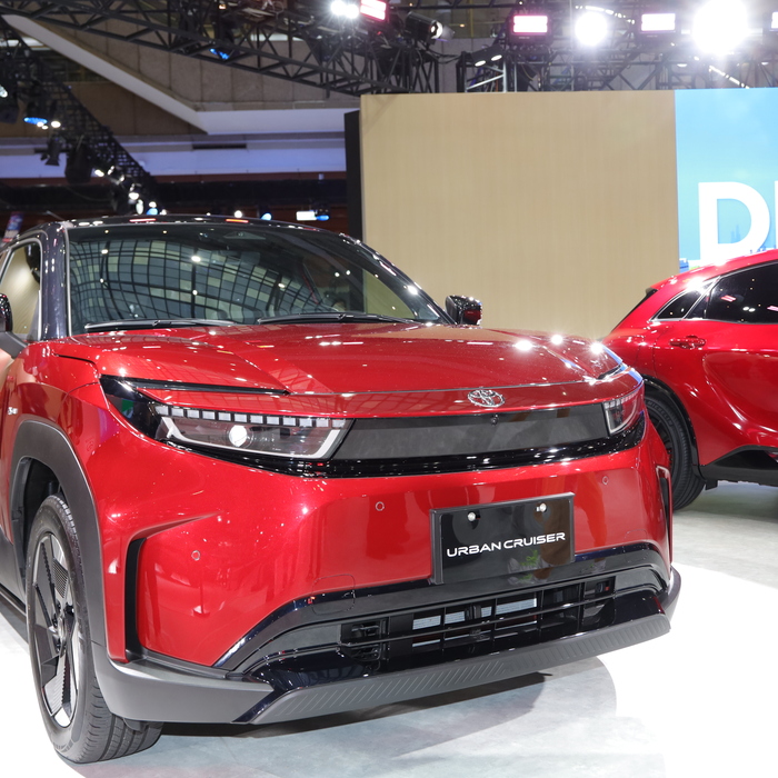 【2026台北車展】Toyota 純電Urban Cruiser 賣127萬元高於預期，Crown Sport突襲現身