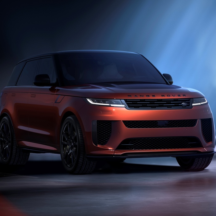 台灣限量30席 ! Range Rover Sport SV Carbon 730萬起接單