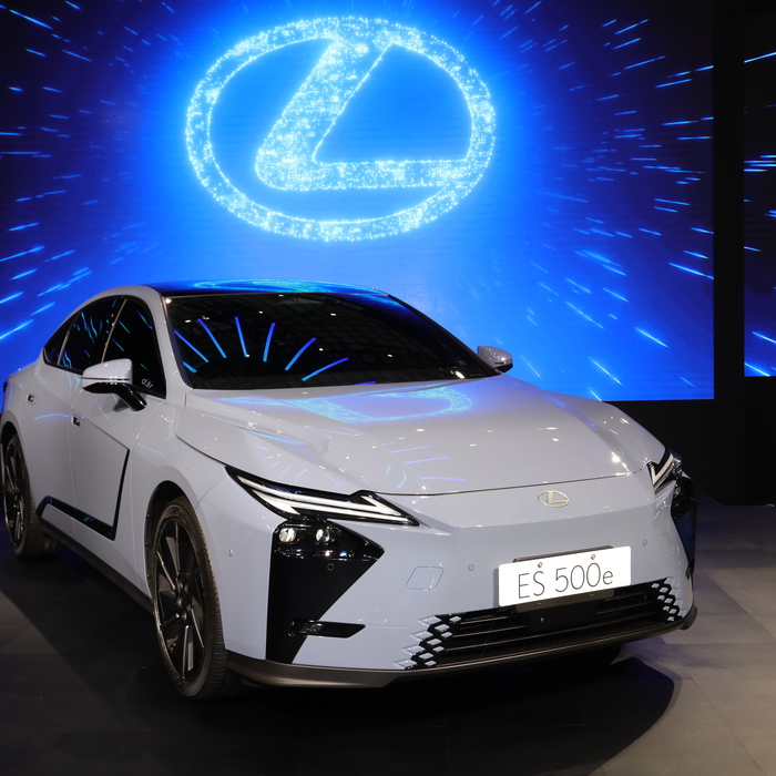 大改款 Lexus ES 展開預售！首度導入純電車型雙動力 預接單價 180 萬元起