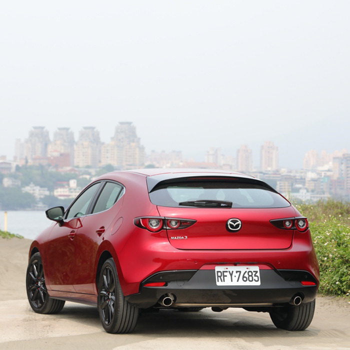 以「焔」為名淬鍊出都會紳士的本格浪漫：MAZDA3 HOMURA
