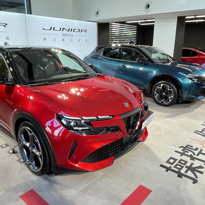 Alfa Romeo Junior 雙動力搶攻跨界休旅市場