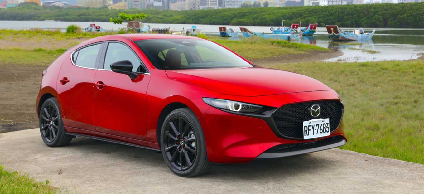 以「焔」為名淬鍊出都會紳士的本格浪漫：MAZDA3 HOMURA